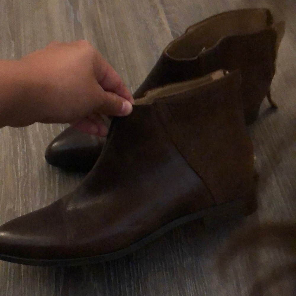 NINE WEST BROWN ANKLE BOOTIES WITH SUEDE DETAIL